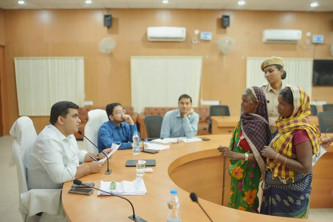 कोरबा : जनदर्शन में सुनी गई आम लोगो की फरियाद, जनदर्शन में कुल 109 आवेदन प्राप्त