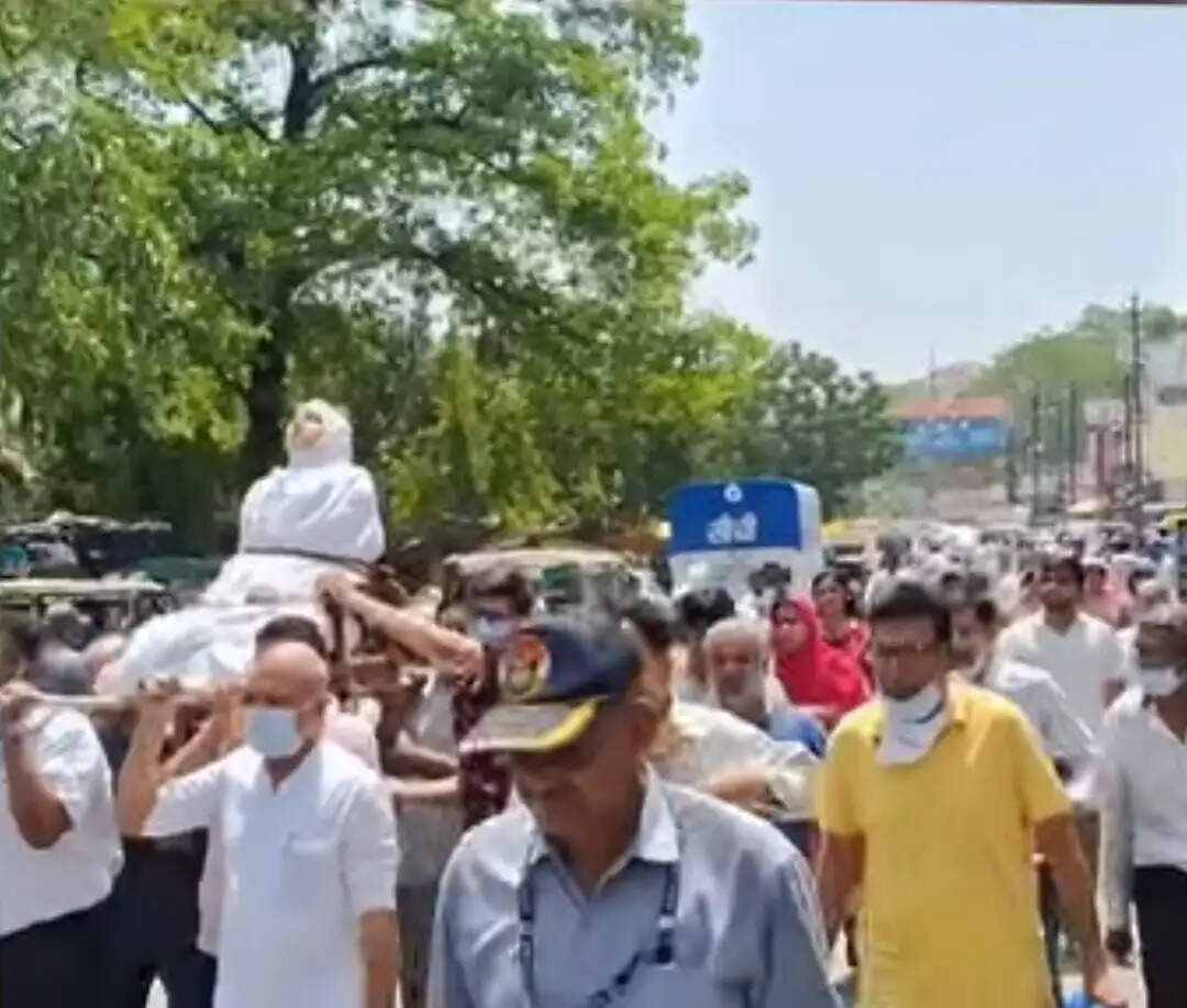 रीवा : तेज रफ्तार का कहर: पद विहार पर निकली जैन धर्मगुरु की कार की टक्कर से मौत, दो साध्वियां गंभीर