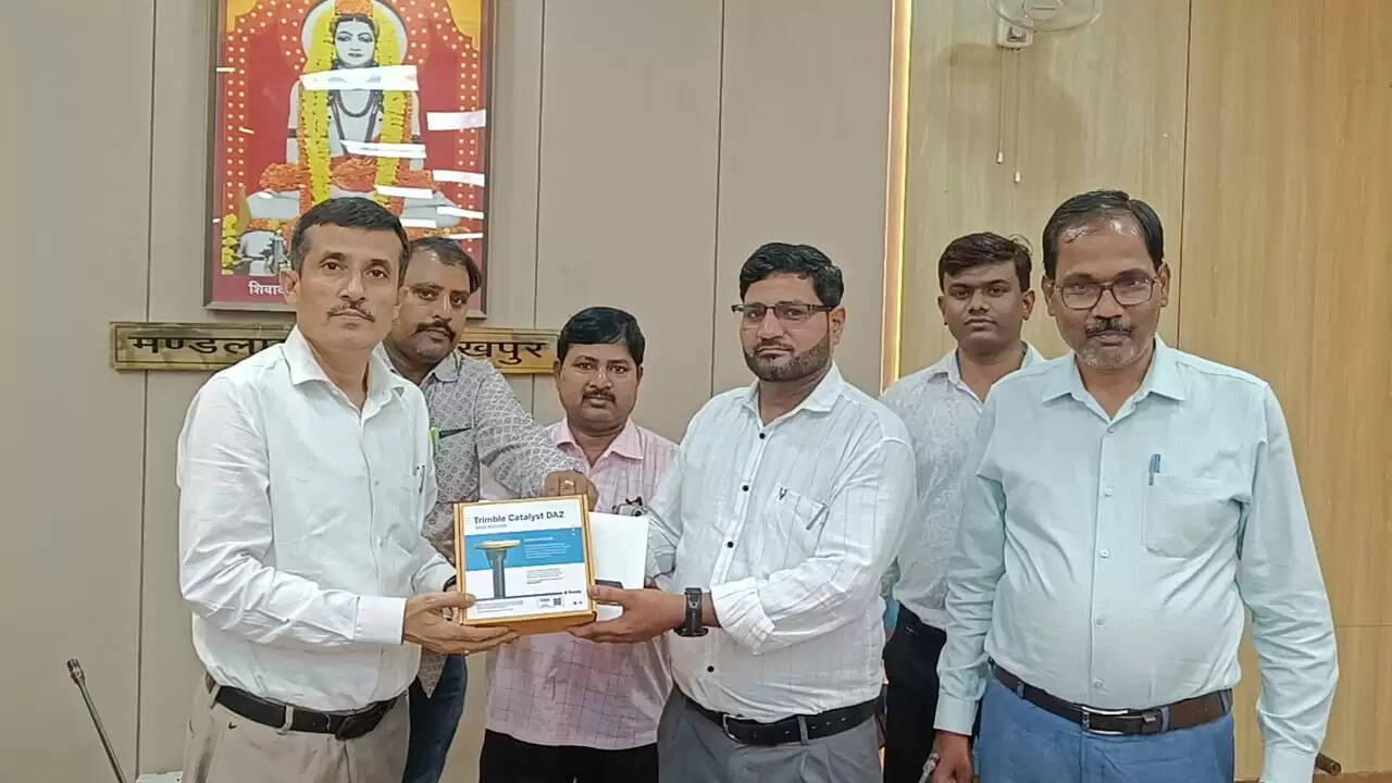 गाेरखपुर मंडल में राजस्व व्यवस्था को मिली नई तकनीक, खेतों की नापजोख अब होगी हाईटेक