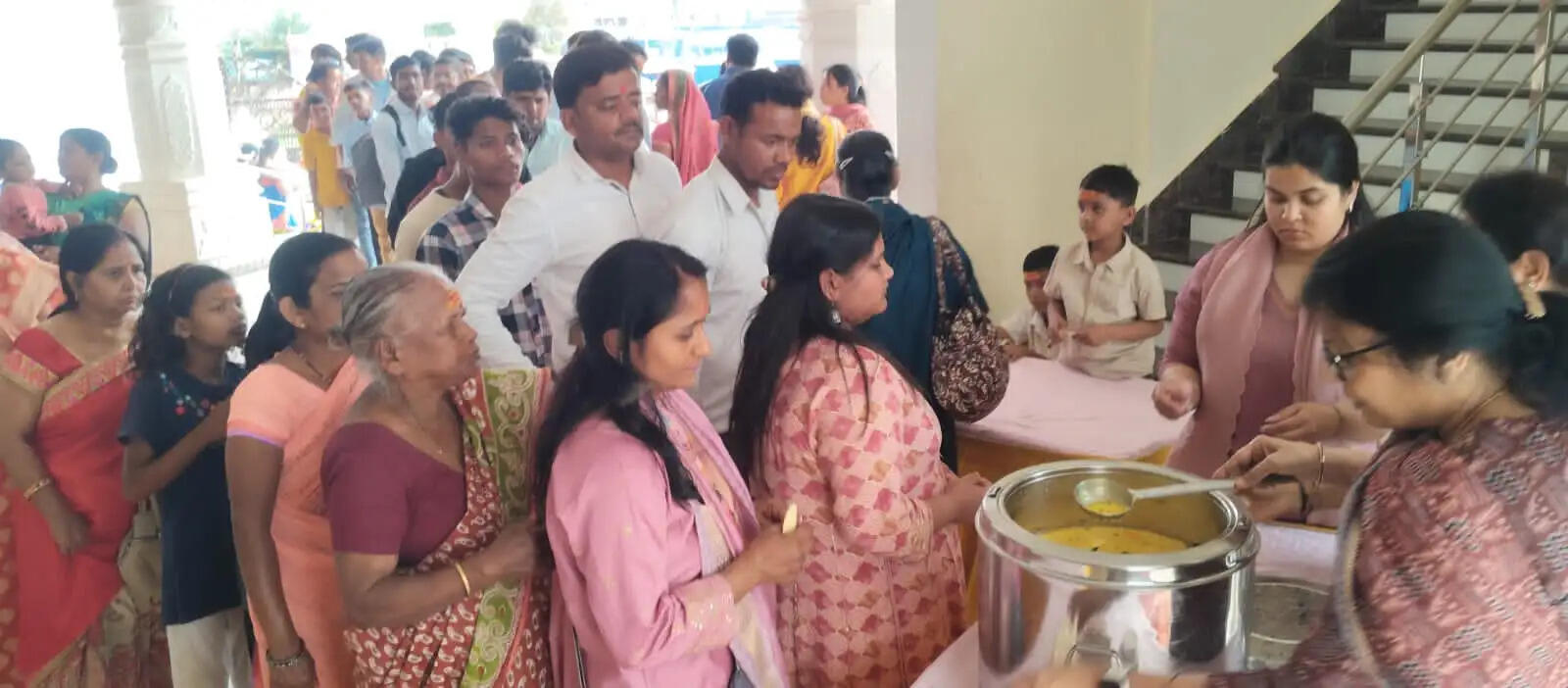 रांची के पुंदाग स्थित प्रणामी मंदिर में अन्नपूर्णा खिचड़ी भोग सेवा जारी