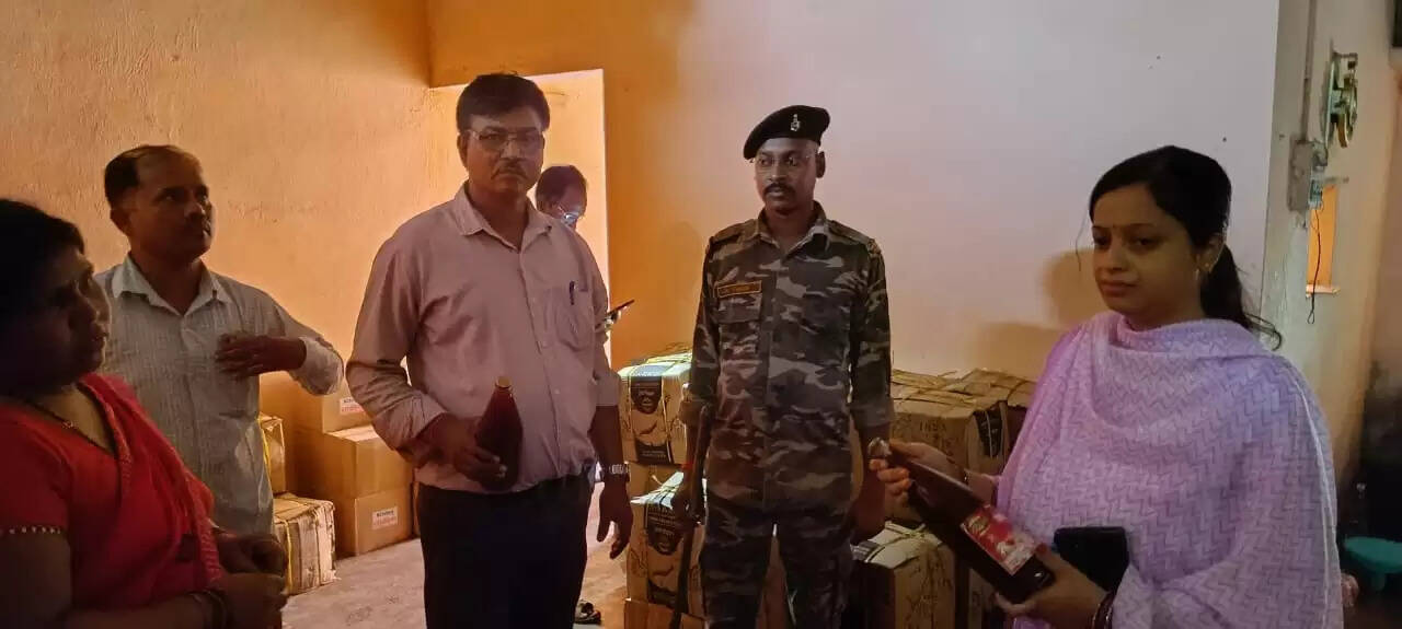 बाजार में बेंचे जा रहे थे हानिकारक सॉस, दो फैक्ट्री हुई सील