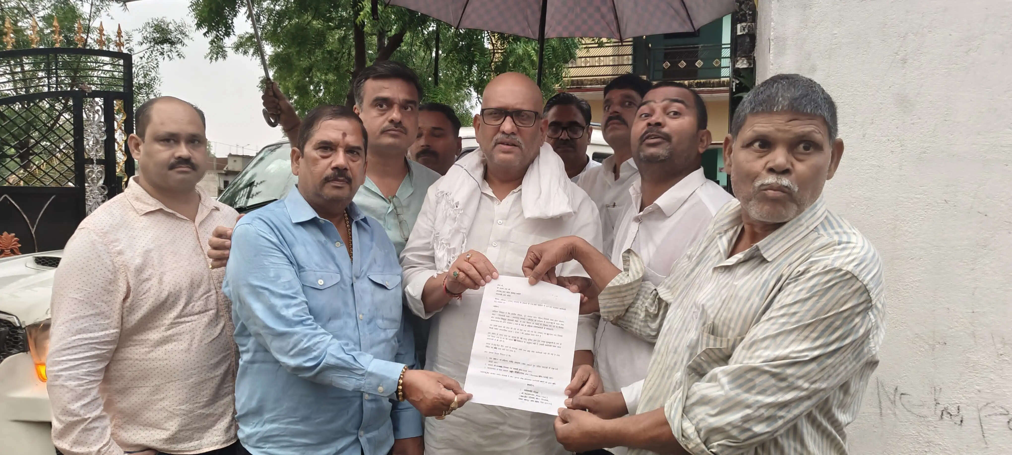 लापता युवक के घर पहुंचे कांग्रेस के प्रदेश अध्यक्ष ने पुलिस पर लगाया गम्भीर आरोप