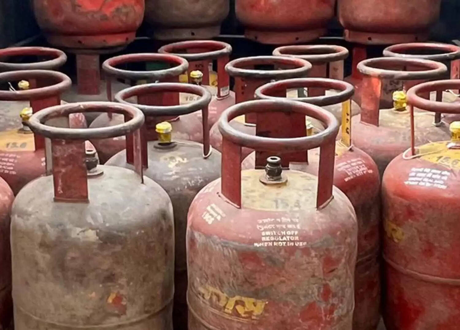 गुरुग्राम: बादशाहपुर में&nbsp;अवैध भंडारण &nbsp;किए 13 घरेलू गैस सिलेंडर जब्त