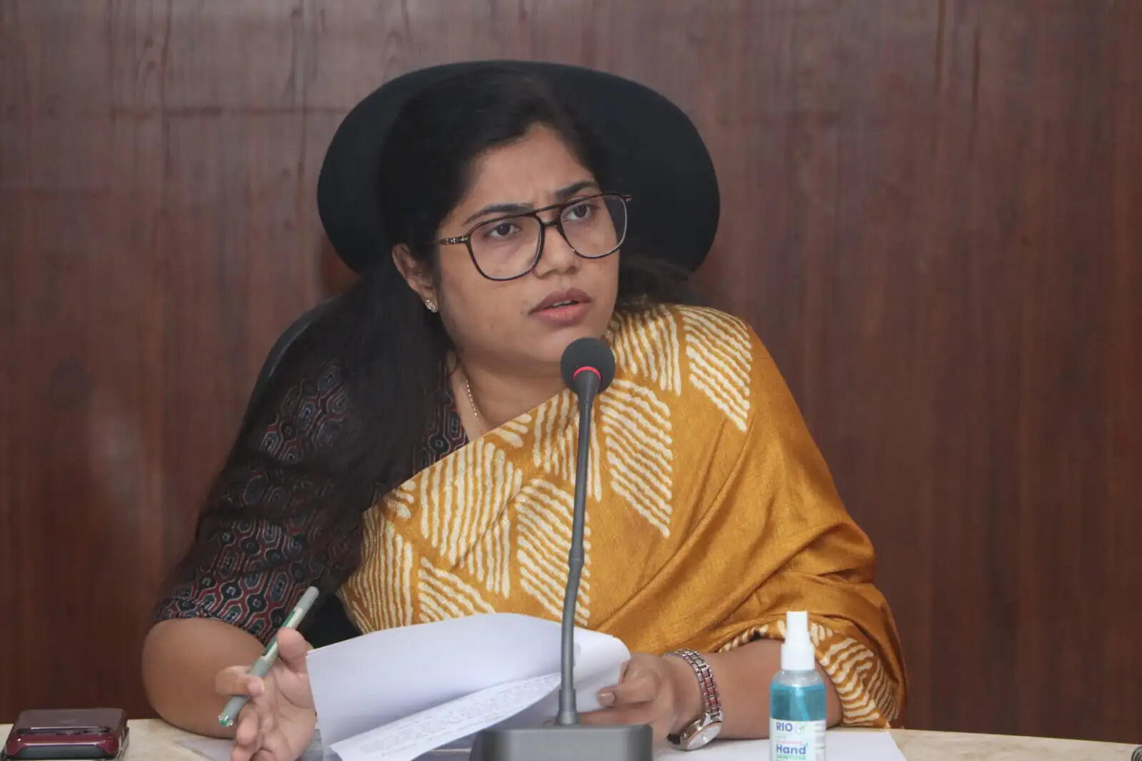 चक्रवाती तूफान के मद्देनजर सतर्क रहें अधिकारी : कलेक्टर रेना जमील