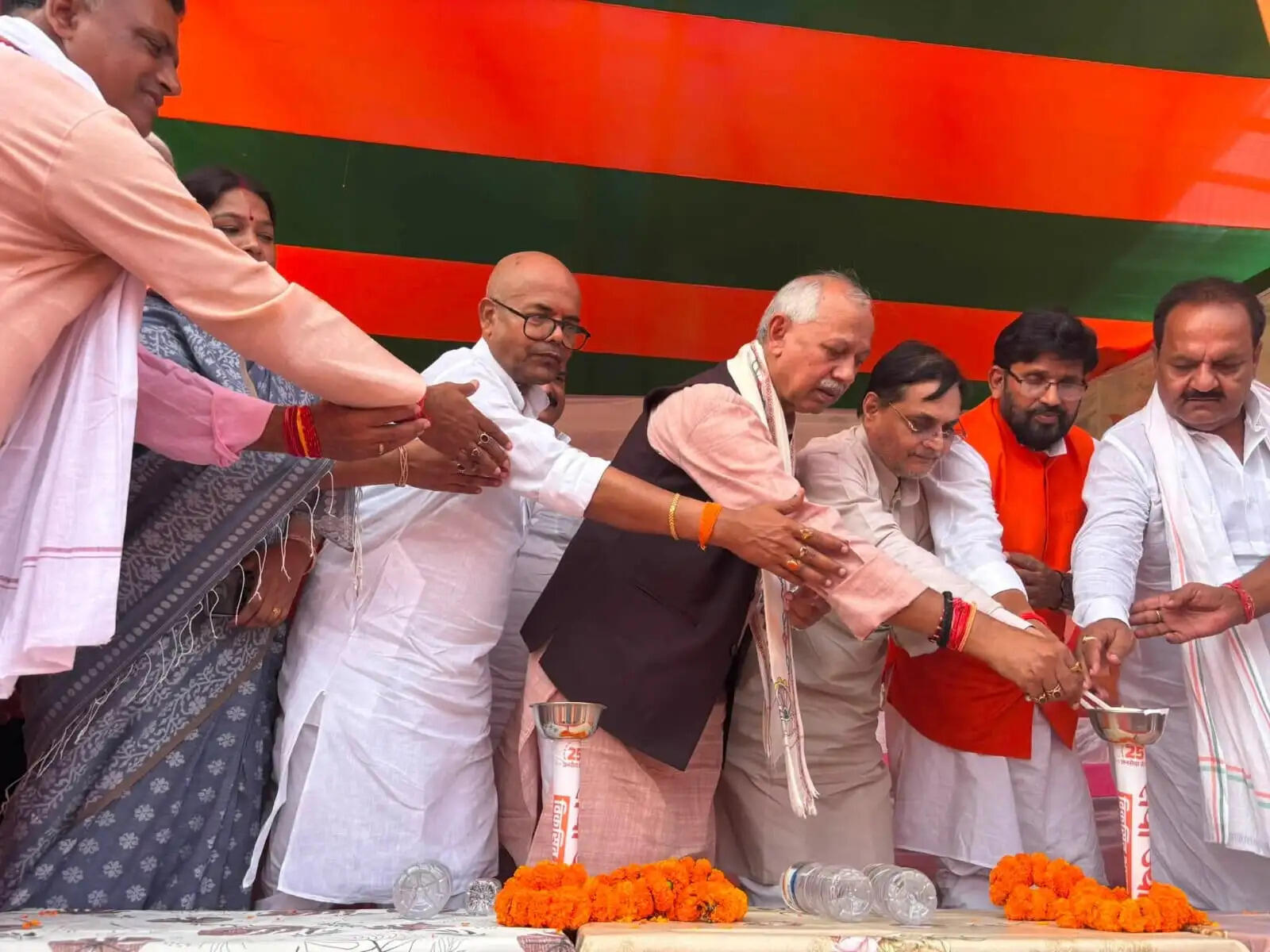 छपरा में भाजपा की विकसित भारत संकल्प सभा को वर्चुअल माध्यम से पीएम मोदी और नितिन नवीन किया संबोधित