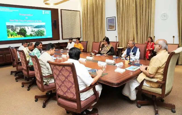 नदी जोड़ो परियोजनाओं में धन नहीं, सोच सबसे बड़ी चुनौती : उपराष्ट्रपति