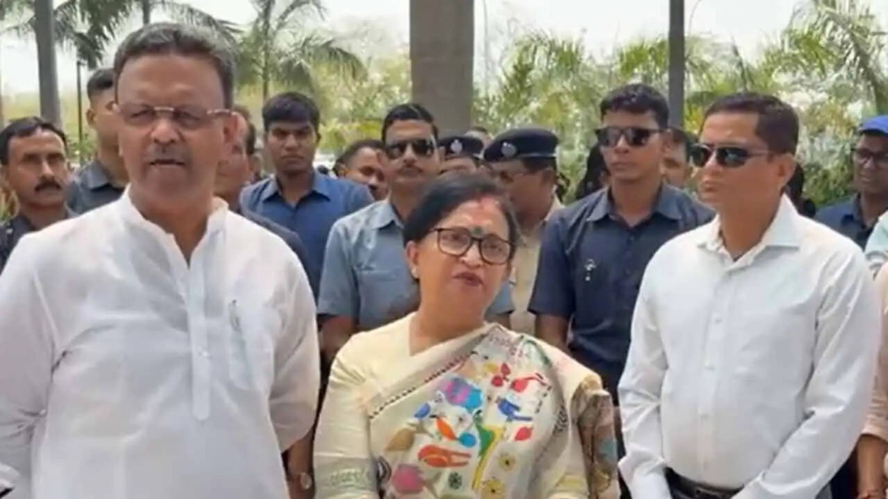 मंत्री चंद्रिमा भट्टाचार्य का आराेप - चुनाव आयोग की पूर्ण पीठ की बैठक में मुझे डांटकर चुप कराया गया