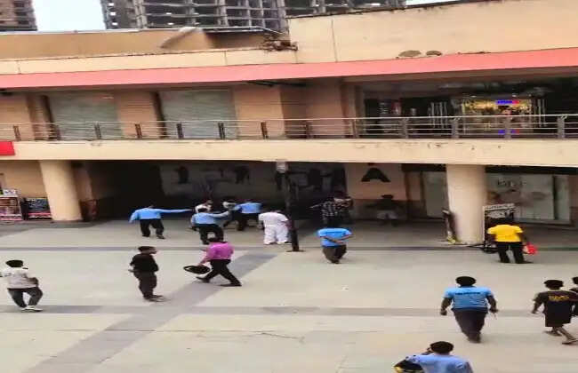 कोलकाता के न्यूटाउन स्थित डाउनटाउन मॉल में स्पा सेंटर को लेकर बवाल, वीडियो वायरल