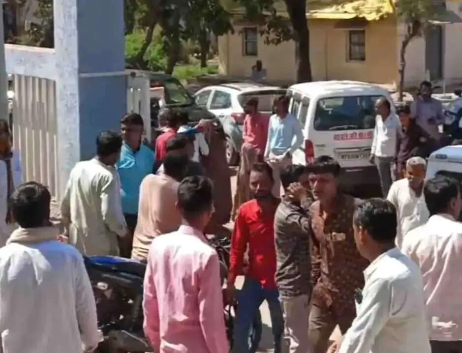 आगरमालवा : थ्रेशर मशीन की चपेट में आने से महिला की मौत