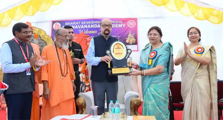 रोबोटिक्स और कृत्रिम बुद्धिमता का उपयोग मानव कल्याण के लिए हो : राज्यपाल डेका
