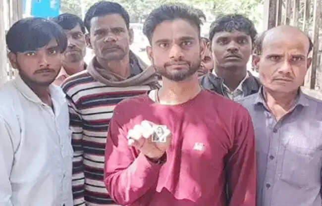 सोनीपत में बोलेरो की टक्कर से पलटा ऑटो, मां की मौत तीन बच्चे घायल