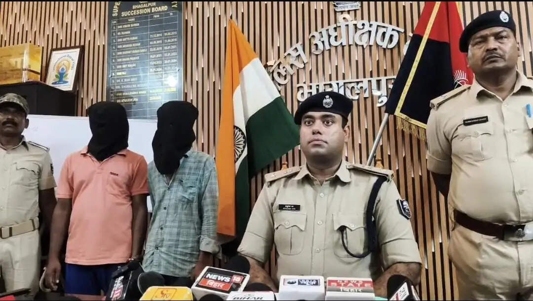 गलाए हुए सोने के साथ दो शातिर चोर गिरफ्तार