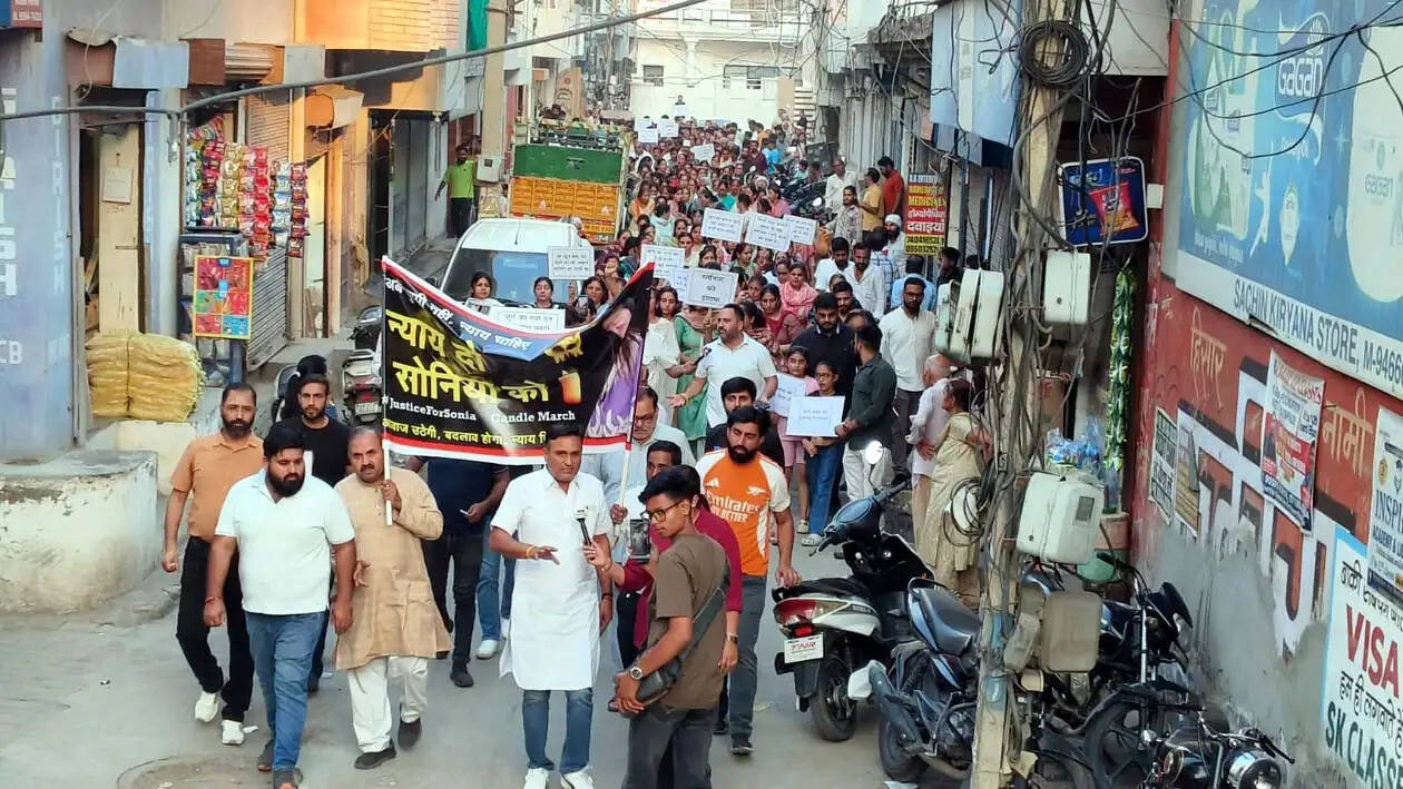 हिसार में सोनिया आंनद हत्या मामले में संगठनों ने निकाला कैंडल मार्च