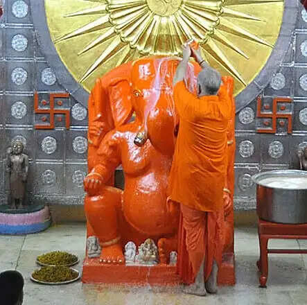 गुरु-पुष्य नक्षत्र पर गणेशमय हुई छोटी काशी: मंदिरों में पंचामृत अभिषेक और मोदकों का भोग