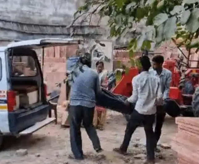 महिला को चाकुओं से गोदकर सिरफिरे प्रेमी ने मौत को गले लगाया