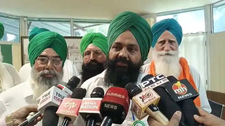 प्रशासन के आश्वासन पर अमृतसर में किसानों का रेल रोको आंदोलन फिलहाल स्थगित