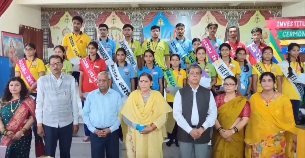 छात्र संसद के नवनिर्वाचित पदाधिकारियों ने ली शपथ, राष्ट्रहित और अनुशासन का लिया संकल्प