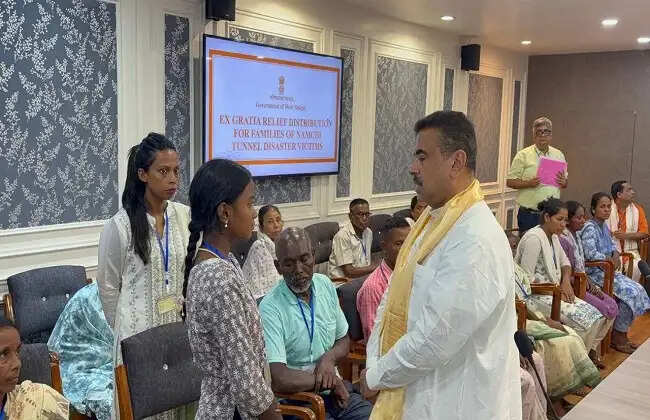 सिक्किम सुरंग हादसे में जान गंवाने वाले बंगाल के श्रमिकों के परिजनों को आर्थिक सहायता और नौकरी, मुख्यमंत्री ने सौंपे नियुक्ति पत्र