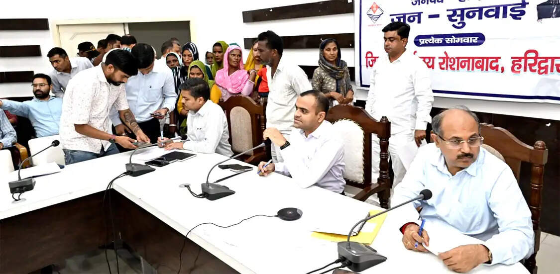 जनसुनवाई में 100 शिकायतें दर्ज, 55 का मौके पर निस्तारणय