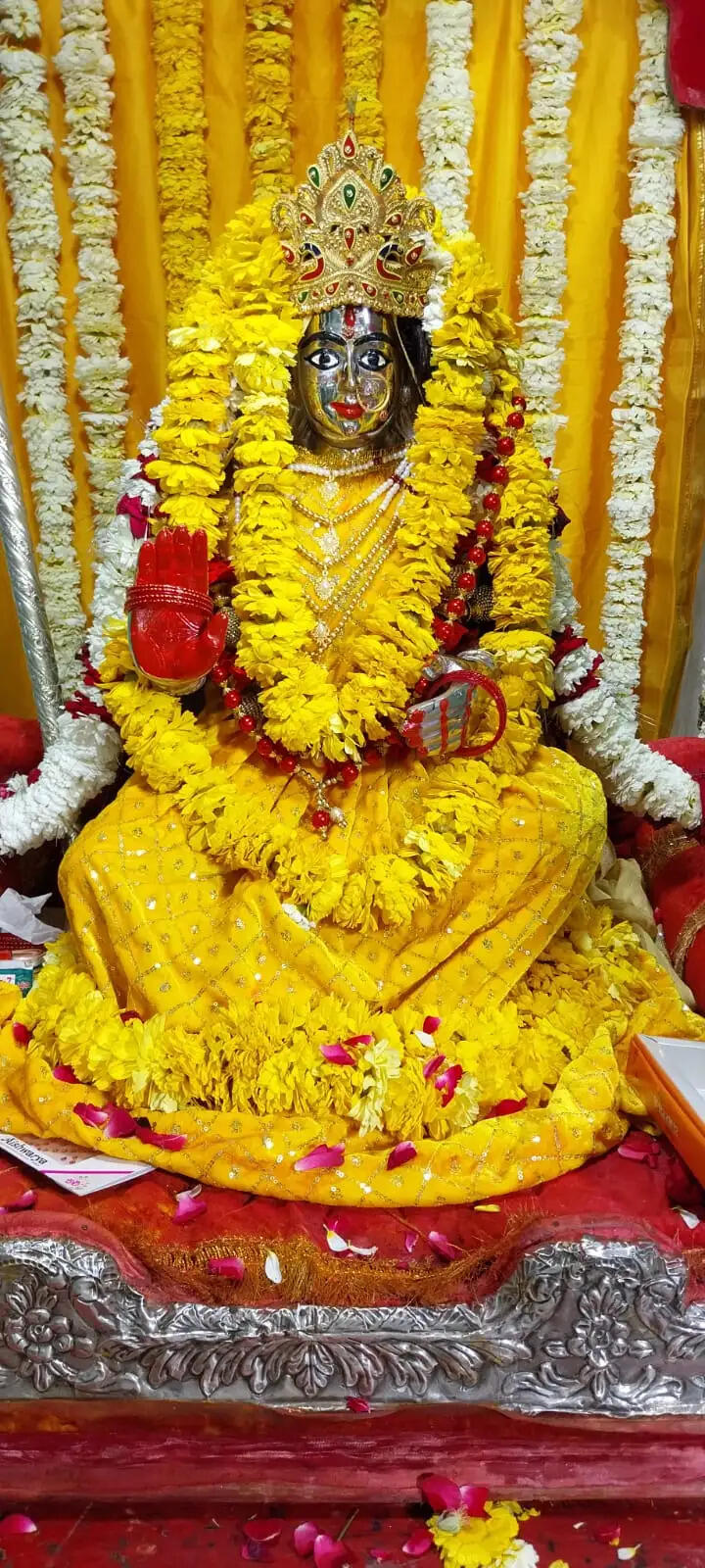 वाराणसी: नौ गौरी–नौ दुर्गा के आह्वान मंत्रों से पूजित हल्दी लगेगी गौरा को, दुर्गा मंदिर से आएगी हल्दी