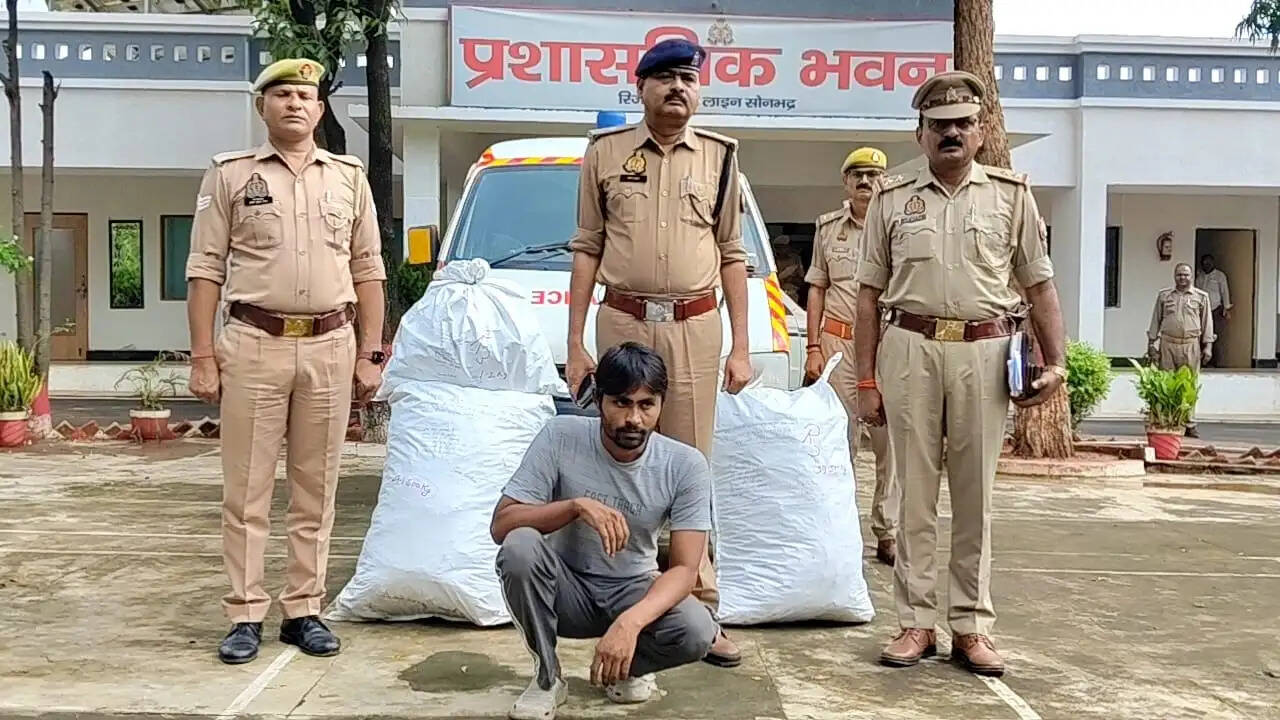 एम्बुलेंस से 81 किलो गांजा जब्त, तस्कर गिरफ्तार