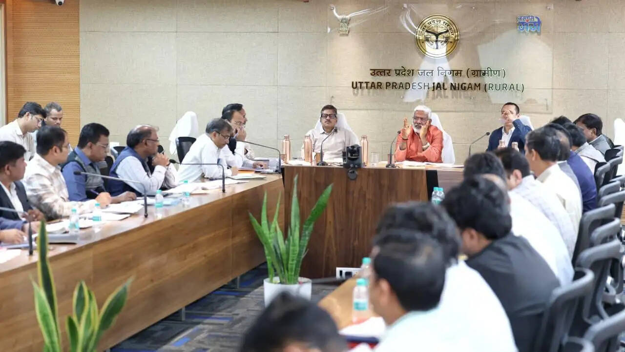 गर्मियों में किसी को भी नहीं होनी चाहिए पीने के पानी की किल्लत : जलशक्ति मंत्री