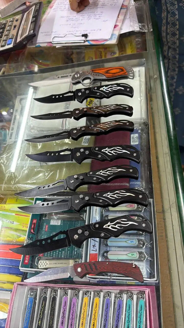 अवैध धारदार चाकू बेचने वाले दुकानदार गिरफ्तार, सप्लाई स्रोत की जांच जारी