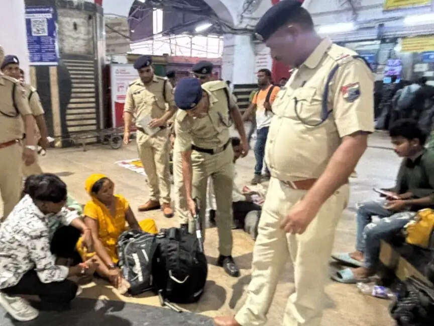 चुनाव से पहले बैंडेल स्टेशन पर सघन जांच अभियान