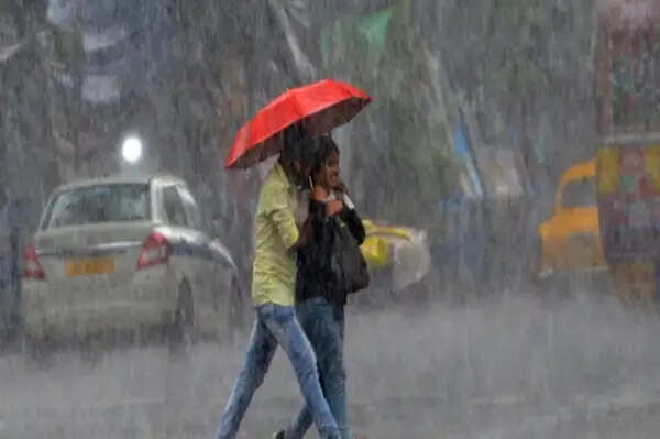 मध्य प्रदेश में बिगड़ा मौसम का मिजाज, 42 जिलों में बारिश-ओले, आज 14 जिलों में अलर्ट