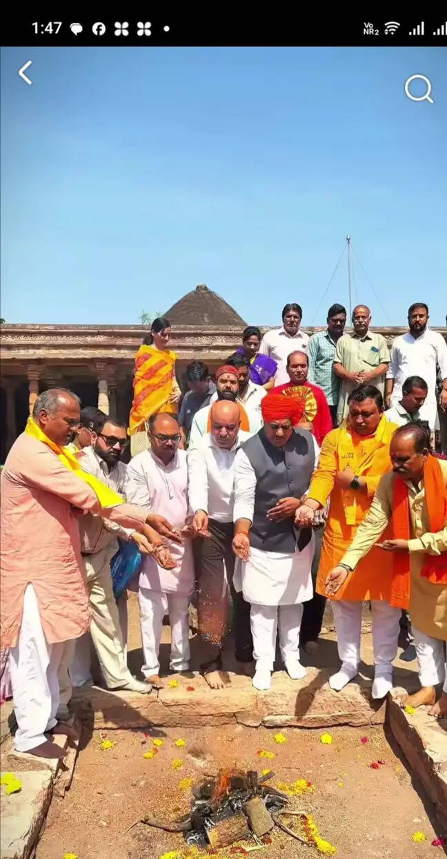 भोजशाला में पहुंचे विधायक रामेश्वर शर्मा, बोले- ऐतिहासिक सत्य स्वीकार कर सौहार्द बढ़ाएं