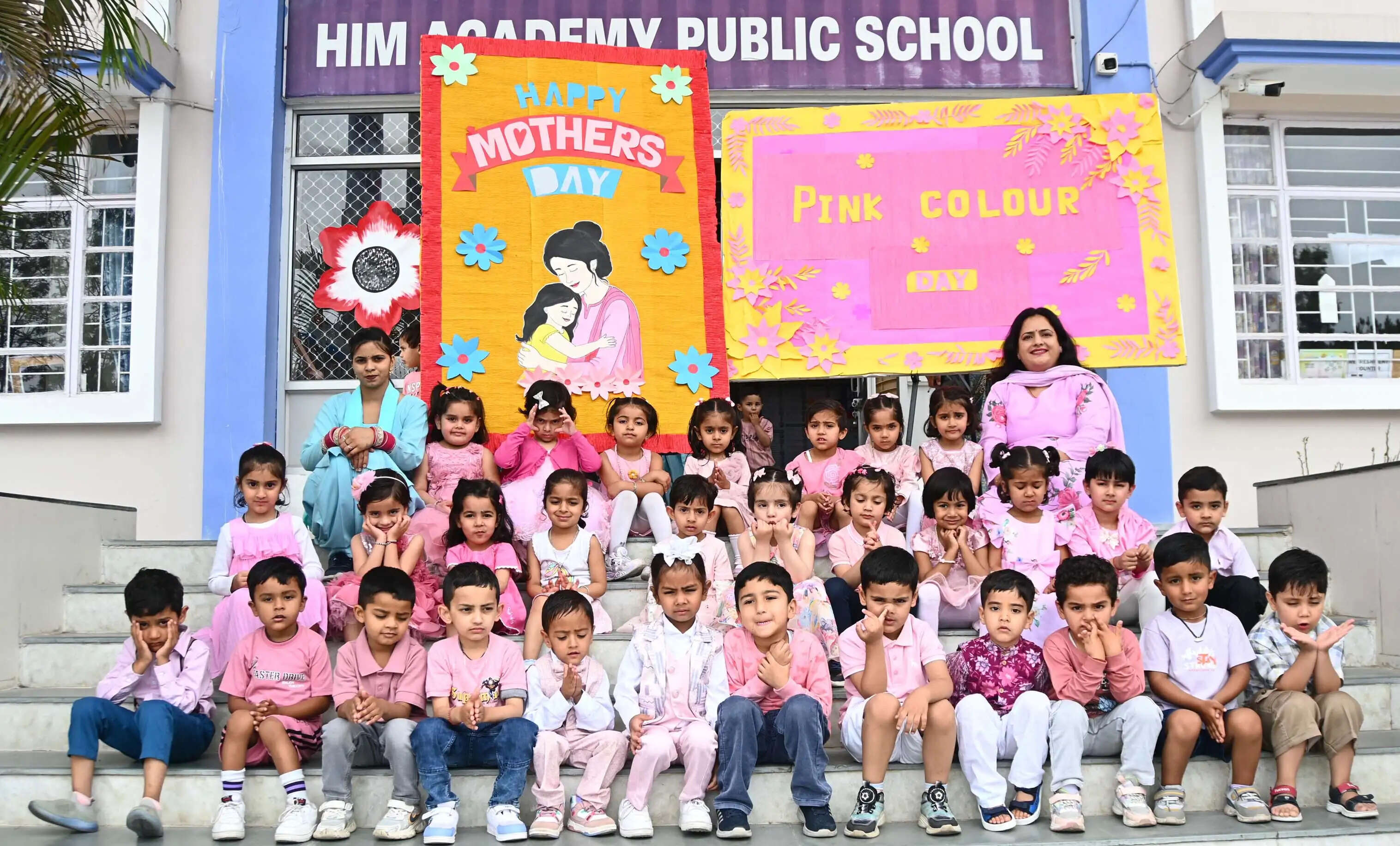 ममता को समर्पित विशेष उत्सव : हिम अकादमी में मदर्स डे की धूम