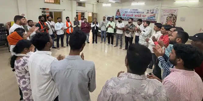 भाजपा प्रदेशाध्यक्ष किरण देव के शीघ्र स्वास्थ्य लाभ के लिए भाजयुमो ने किया हनुमान चालीसा का पाठ