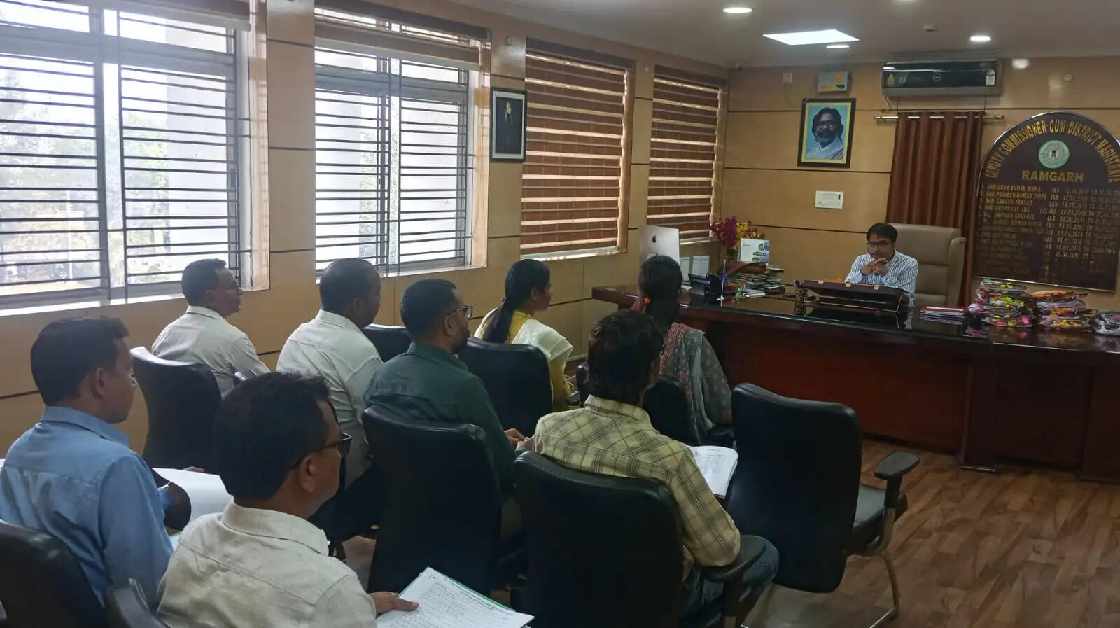 रामगढ़ में राशन कार्ड को आधार और मोबाइल से जोड़ा जाएगा, डीसी ने दिए निर्देश