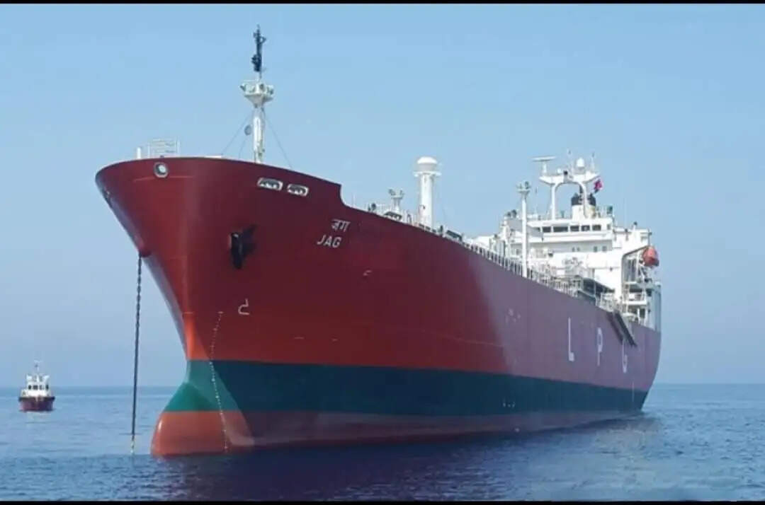‘जग वसंत’ जहाज एलपीजी लेकर सुरक्षित पहुंचा गुजरात के कांडला पाेर्ट