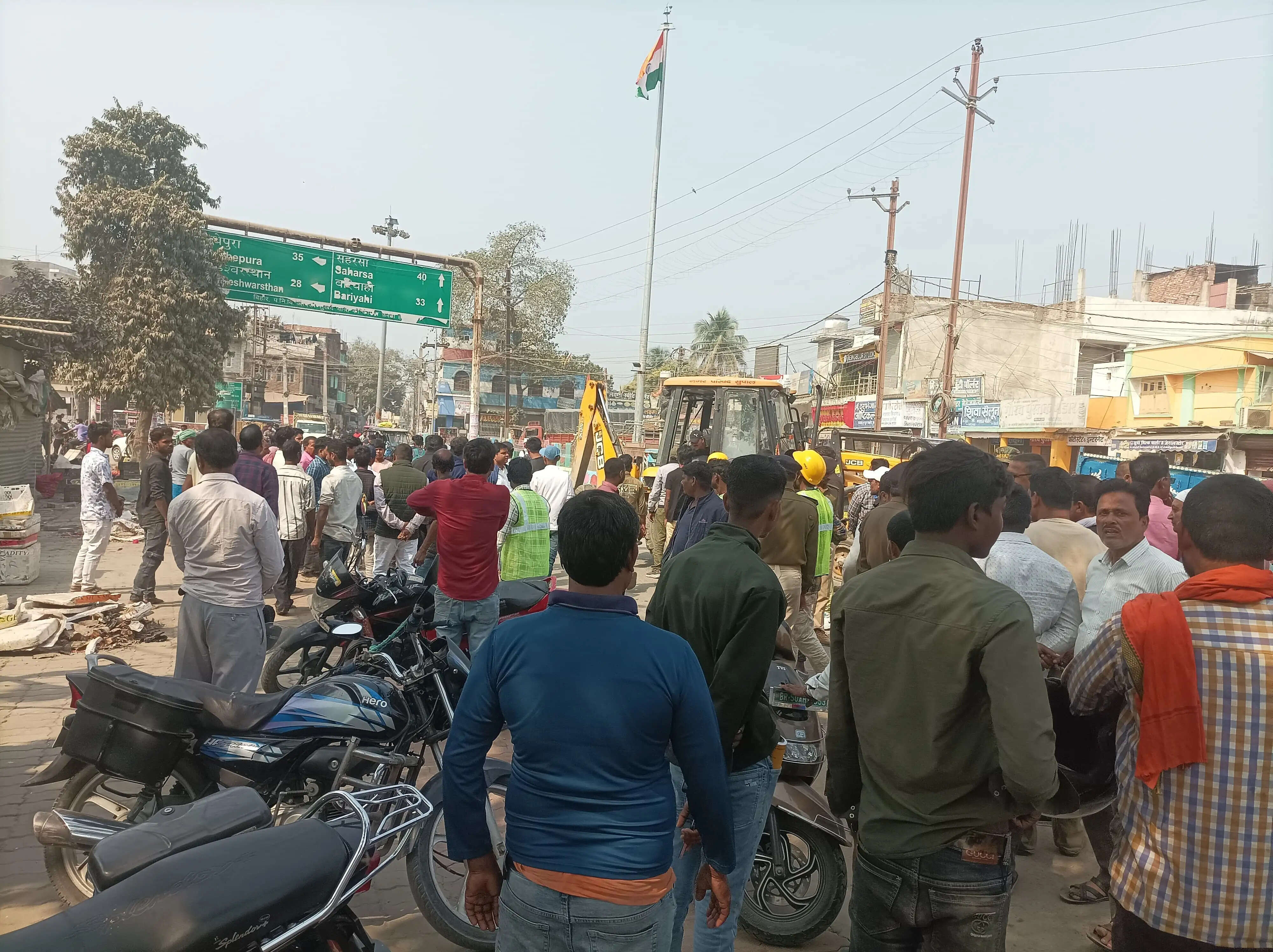 लोहियानगर चौक पर चला अतिक्रमण हटाओ अभियान, हल्की नोकझोंक