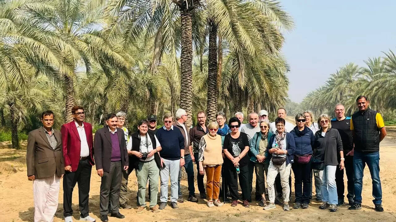 स्विट्जरलैंड के किसान&nbsp;एग्रो टूरिज्म के जरिए क्षेत्र के हुए कृषि शोध व अनुसंधान से हुए रुबरु
