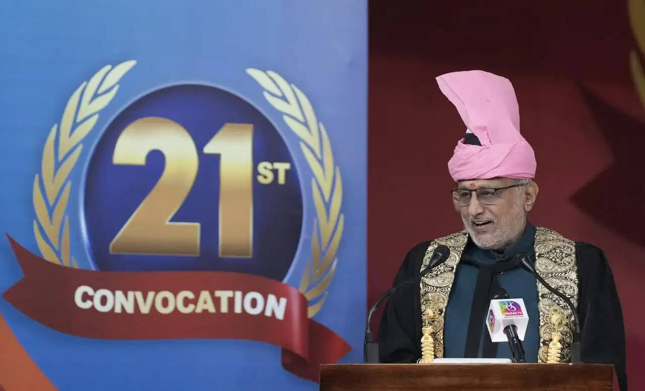 वैश्विक नेता बनने के लिए राष्ट्र को औपनिवेशिक मानसिकता से मुक्ति पानी होगी : उपराष्ट्रपति
