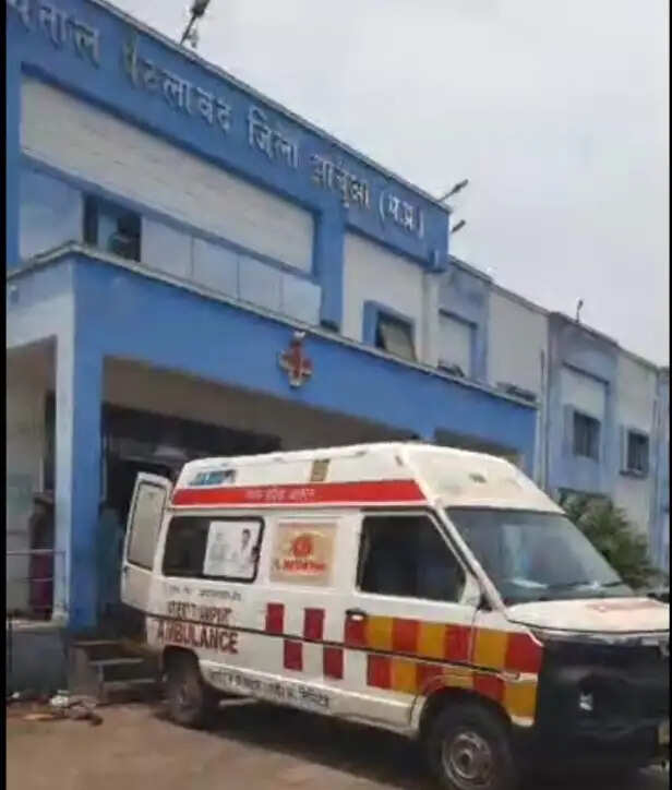 झाबुआ: माही नहर पुलिया से 20 फीट नीचे गिरी बाइक, दो युवकों की मौत, एक गंभीर घायल