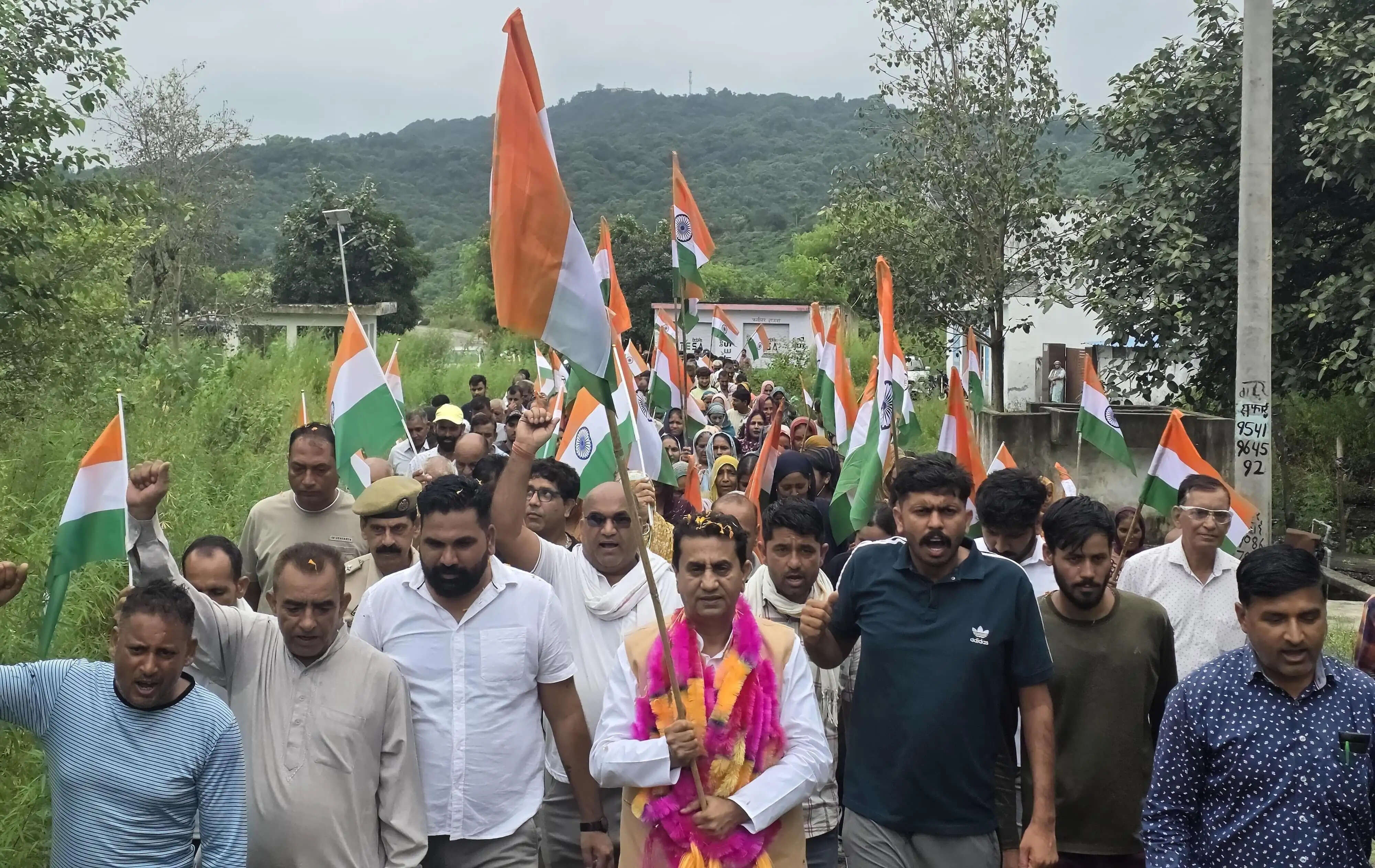 तिरंगा यात्रा में गूंजा राष्ट्रभक्ति का संदेश-जसरोटिया बोले एकता और विकास से आगे बढ़ेगा जम्मू-कश्मीर