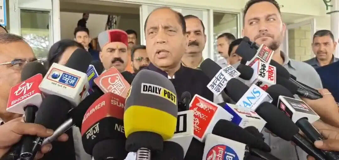 देश में अराजकता फैलाकर सत्ता हासिल करना चाहती है कांग्रेस : जयराम ठाकुर