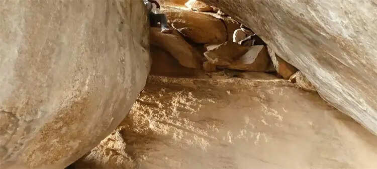 गढ़पहाड़ की गुफाओं में झलकती प्रागैतिहासिक सभ्यता की अनूठी विरासत