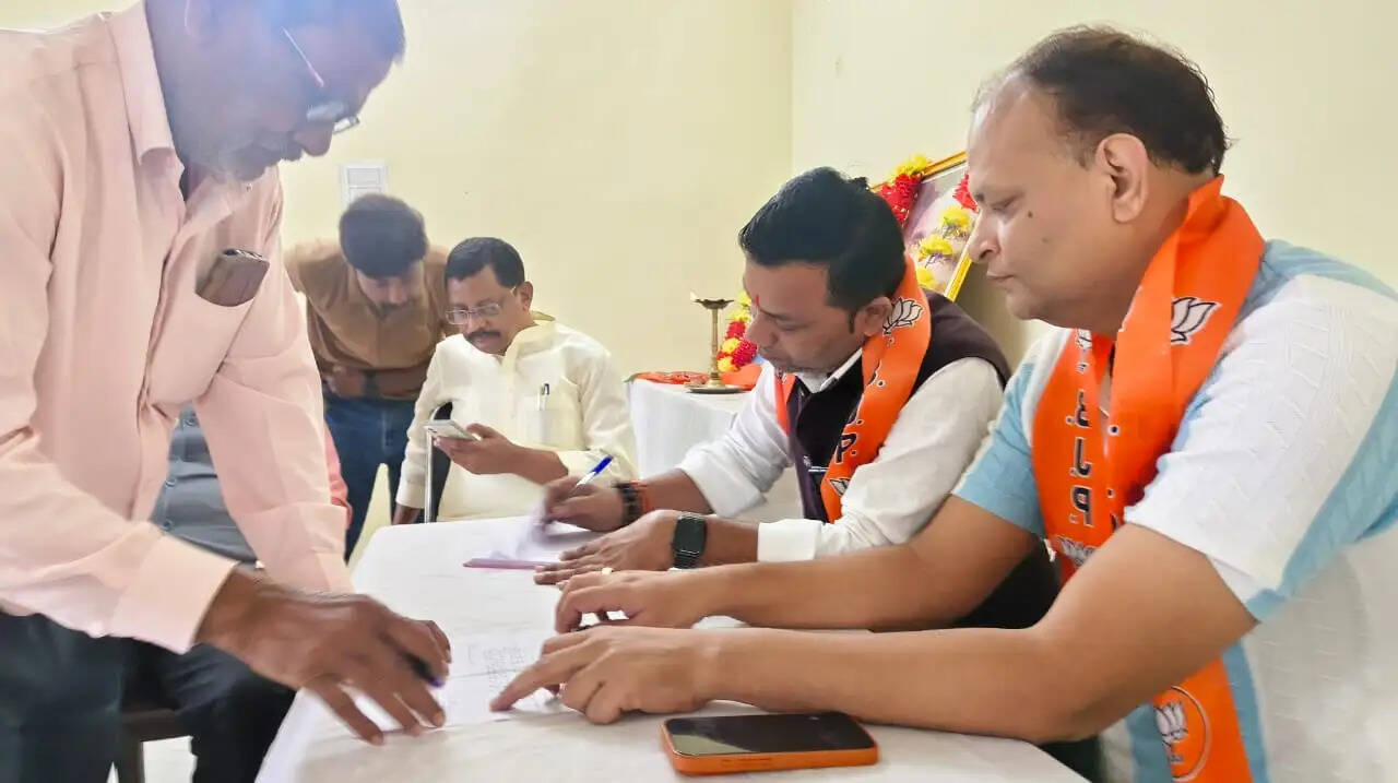 अनूपपुर: जनसुनवाई में भाजपा का'सहयोग सेल'शुरू, कलेक्टर ने सुनी लोगों की समस्या
