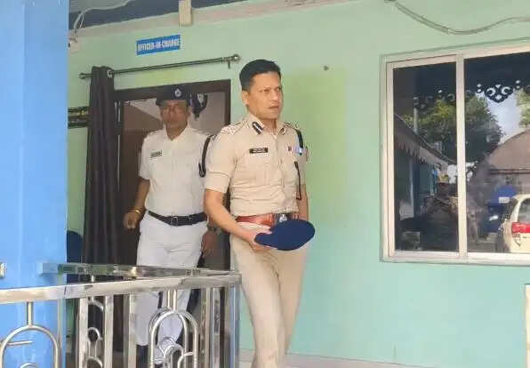 सिलीगुड़ी पुलिस कमिश्नर ने&nbsp;थानों का किया निरीक्षण