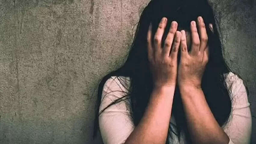 मैट्रिमोनी वेबसाइट पर हुई दोस्ती के बाद युवती के साथ अश्लील हरकत