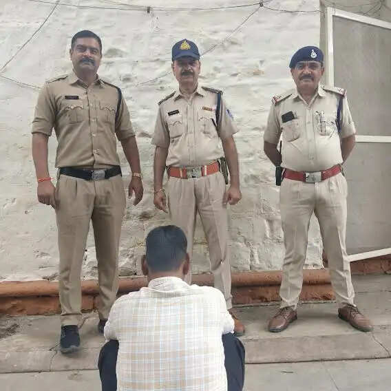 एक साल से हत्या के प्रयास के मामले में फरार ईनामी आरोपी गिरफ्तार, छह आरोपियों को पहले ही पकड़ चुकी थी पुलिस