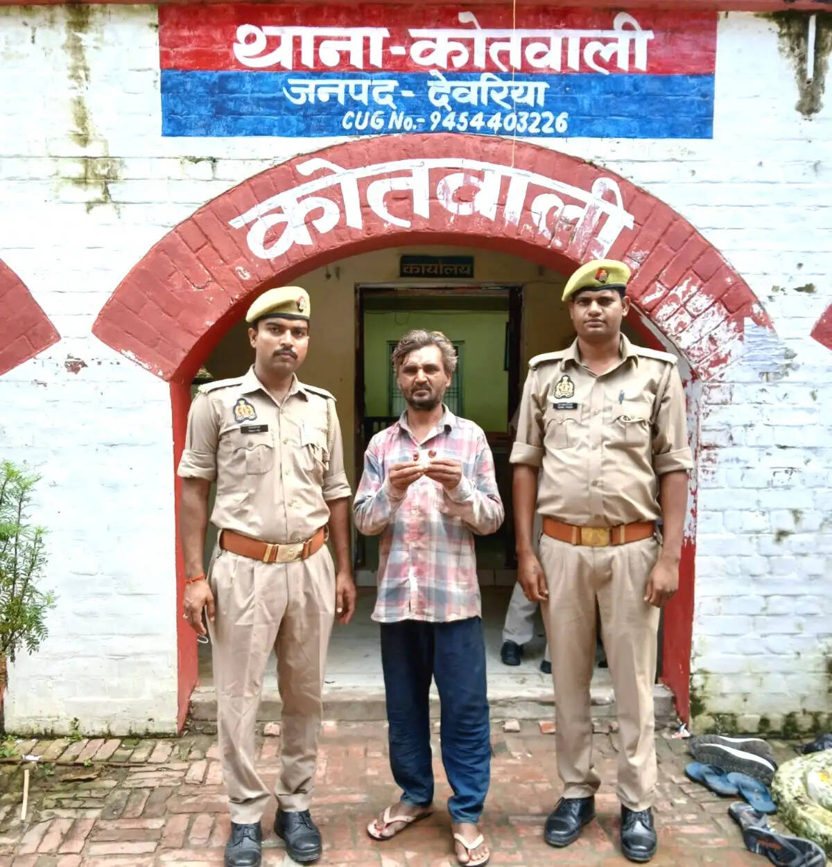 देवरिया : नशीला पाउडर लेकर घूम रहा युवक गिरफ्तार
