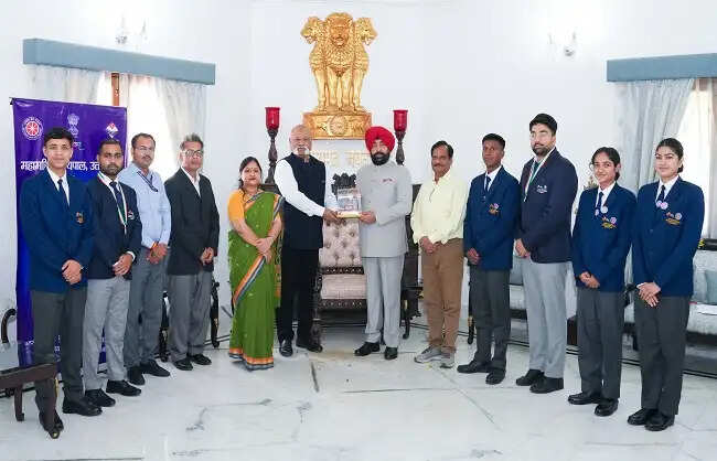 राज्यपाल से मिले एनएसएस स्वयंसेवक