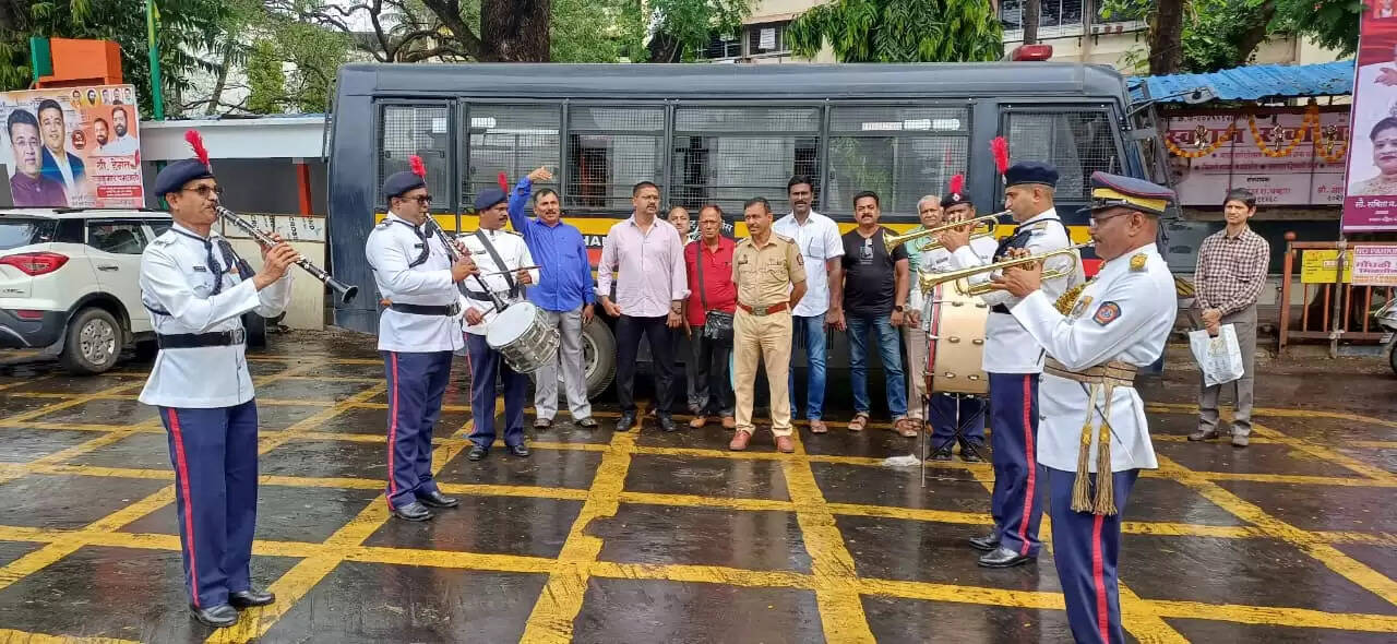 ठाणे पूर्व में पुलिस बैंड ने दी लौह पुरुष को संगीतमय भावभीनी श्रद्धांजलि