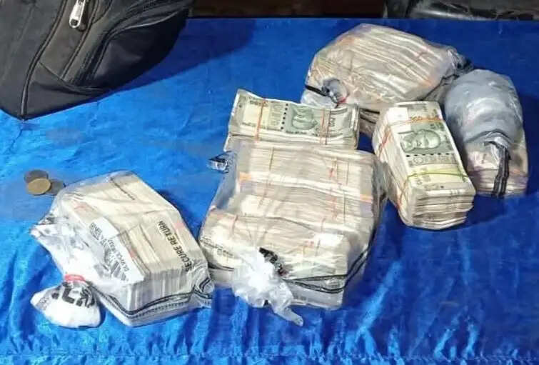 चंडीपुर में नाका चेकिंग के दौरान 16 लाख से अधिक नकदी बरामद