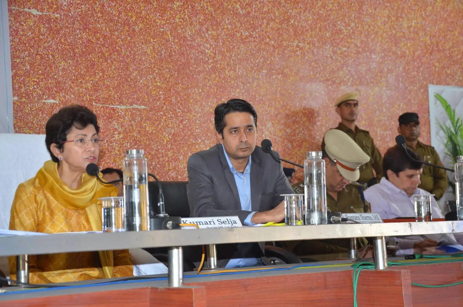 सिरसा: ग्रीन बेल्ट को डंपिंग प्वाइंट बनाने पर सांसद सैलजा ने अधिकारियों को लगाई फटकार